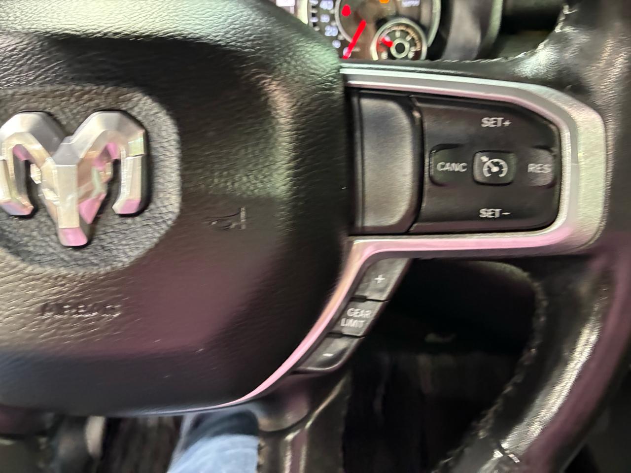 RAM 1500 Laramie 4x2 Crew Cab 5'7" Box 2020