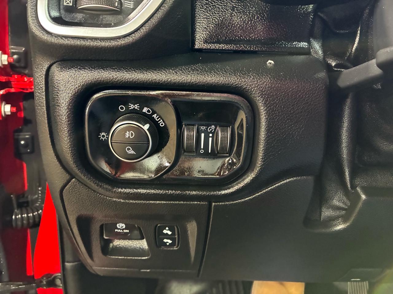 RAM 1500 Laramie 4x2 Crew Cab 5'7" Box 2020