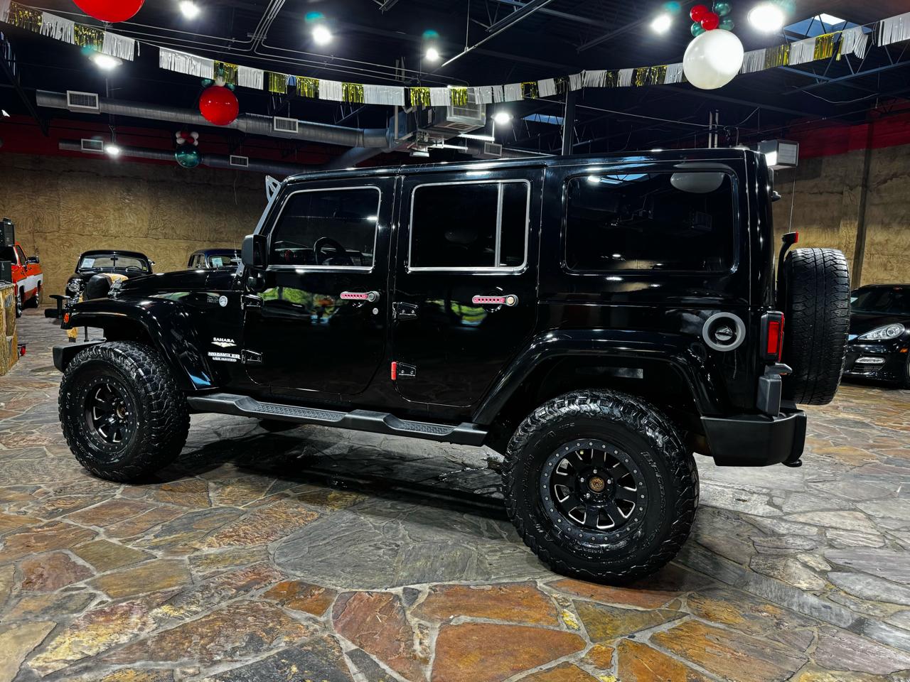 Jeep Wrangler Unlimited 4WD 4dr Sahara 2012