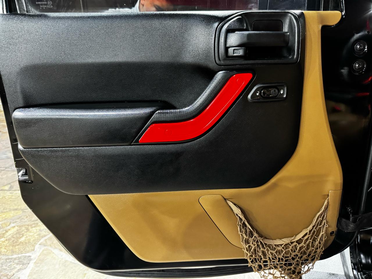 Jeep Wrangler Unlimited 4WD 4dr Sahara 2012