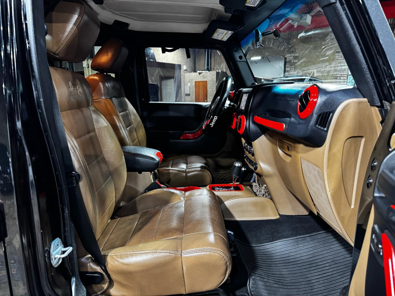 Jeep Wrangler Unlimited 4WD 4dr Sahara 2012
