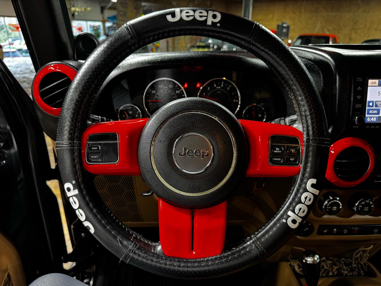 Jeep Wrangler Unlimited 4WD 4dr Sahara 2012