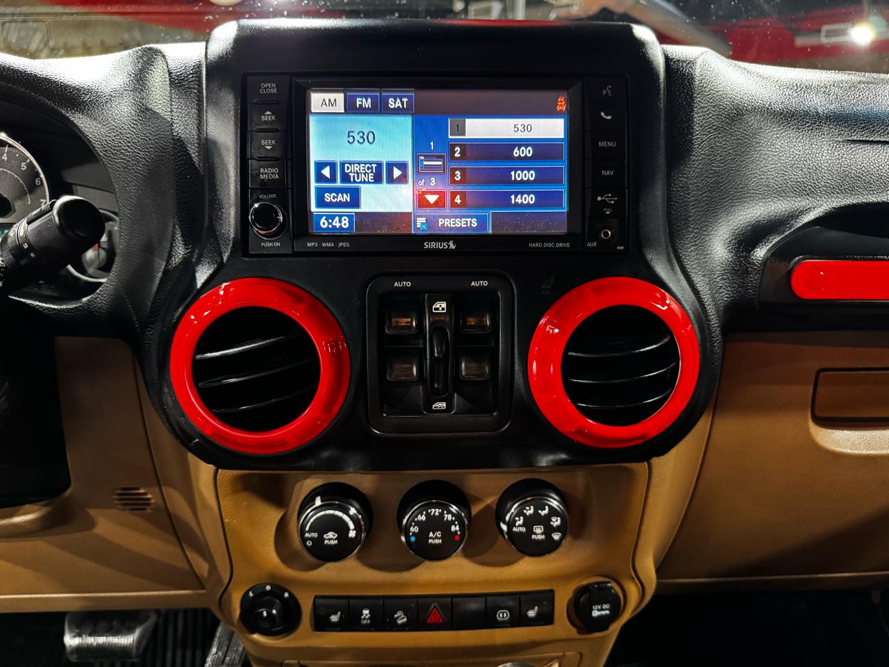Jeep Wrangler Unlimited 4WD 4dr Sahara 2012