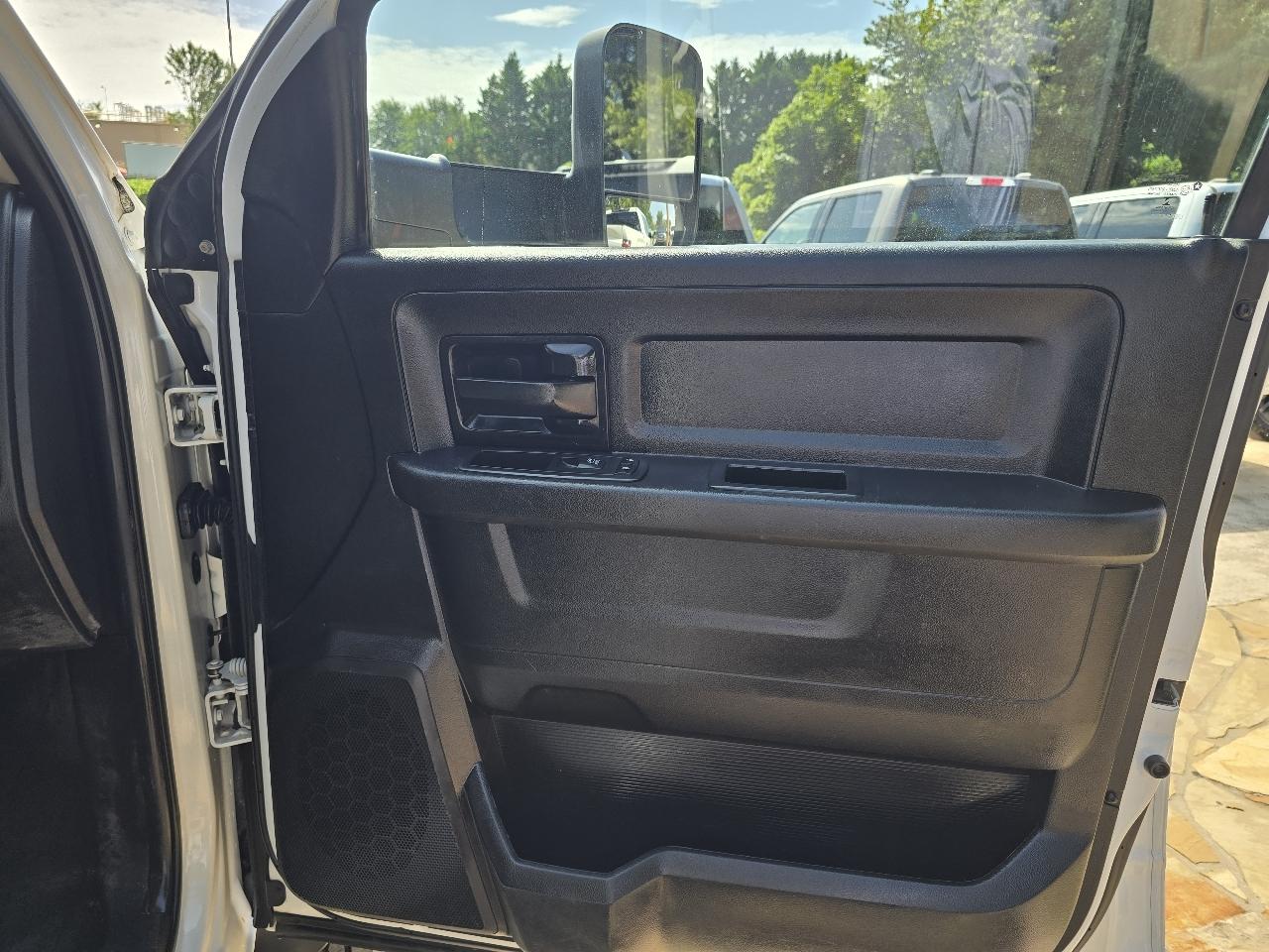 RAM 5500 Chassis Cab Tradesman 4x4 Crew Cab 60" CA 173.4" WB 2018