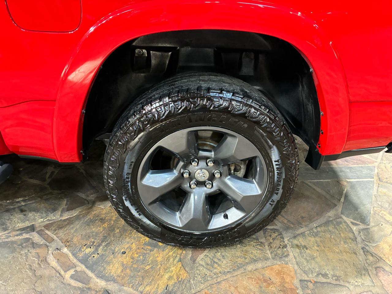 RAM 1500 Big Horn 4x4 Crew Cab 5'7" Box 2021