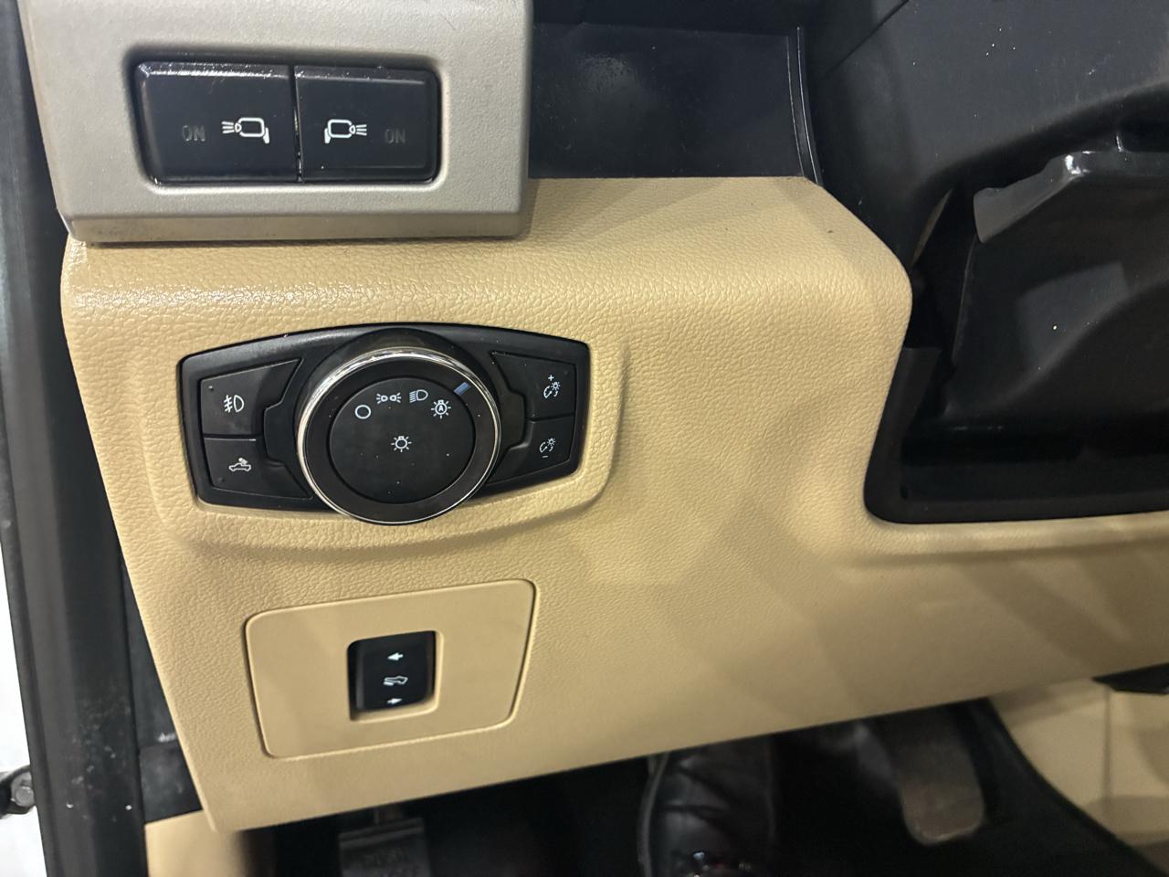Ford F-150 2WD Supercab 133" Lariat 2017