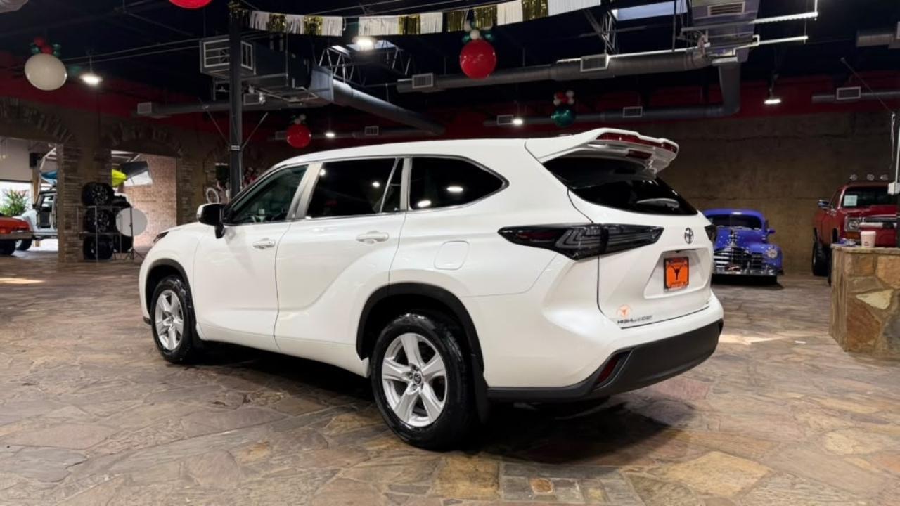 Toyota Highlander Platinum AWD (Natl) 2023