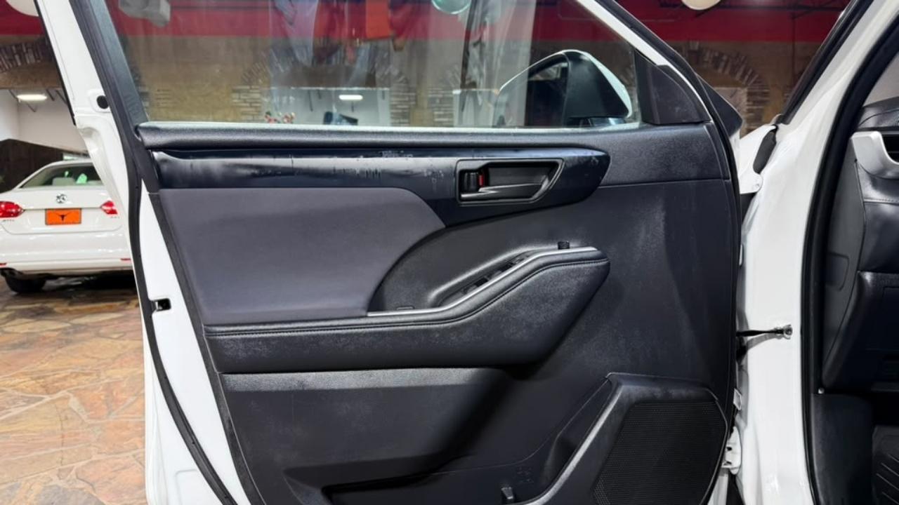 Toyota Highlander Platinum AWD (Natl) 2023