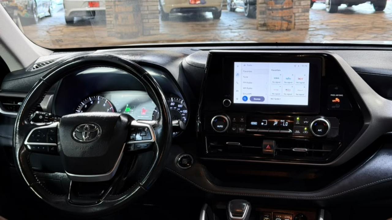 Toyota Highlander Platinum AWD (Natl) 2023