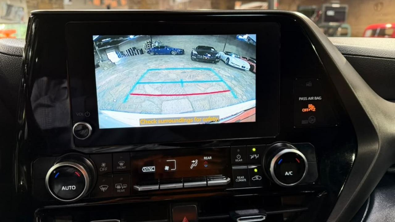 Toyota Highlander Platinum AWD (Natl) 2023
