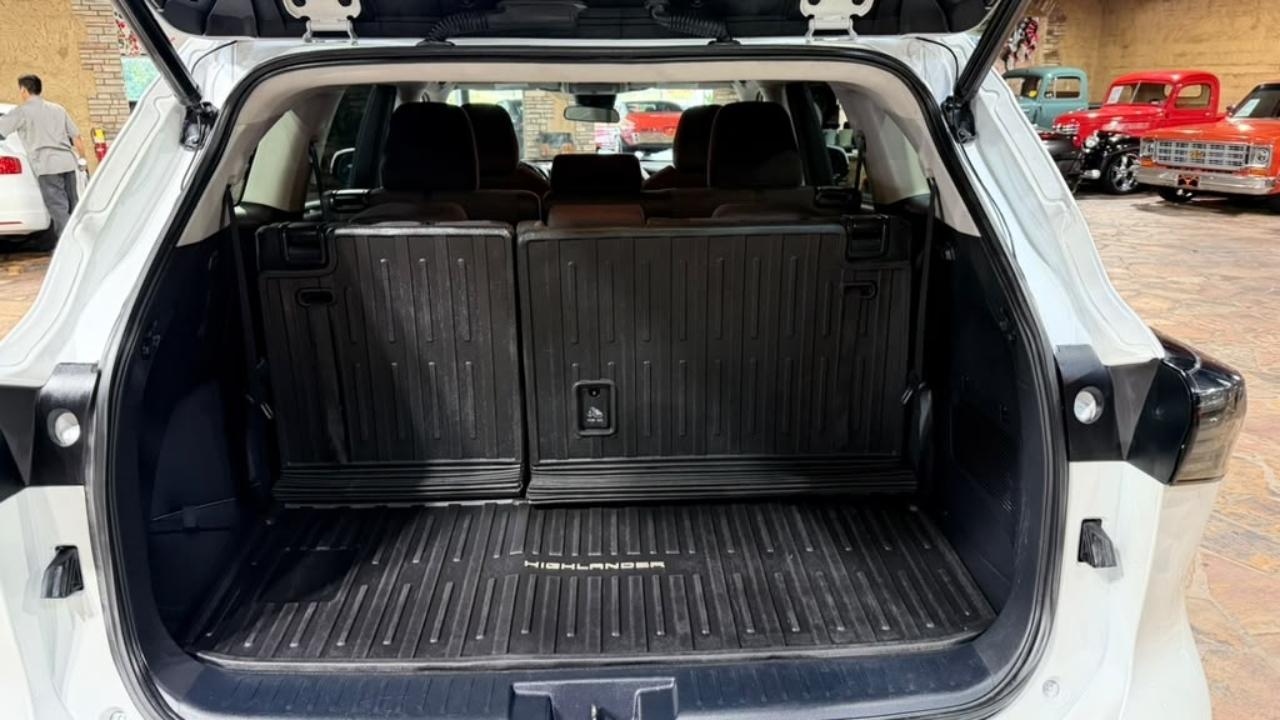 Toyota Highlander Platinum AWD (Natl) 2023