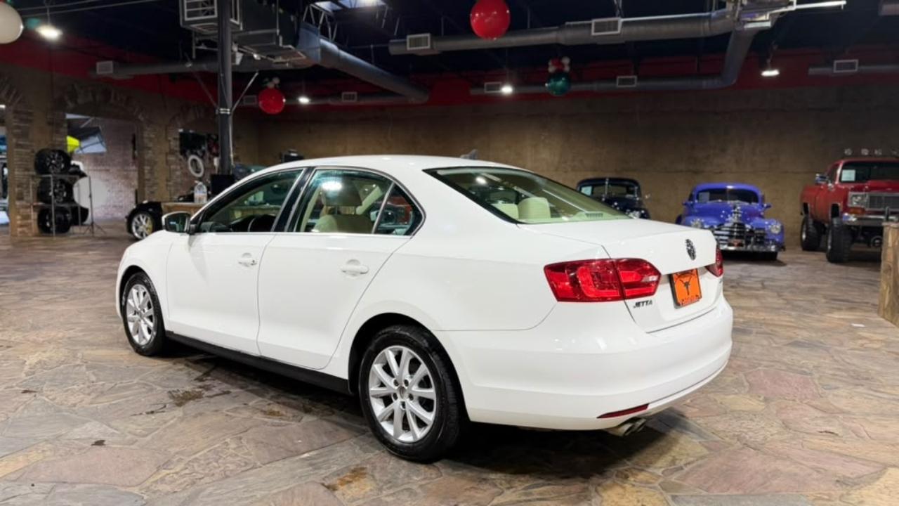 Volkswagen Jetta Sedan 4dr Auto SE PZEV 2013
