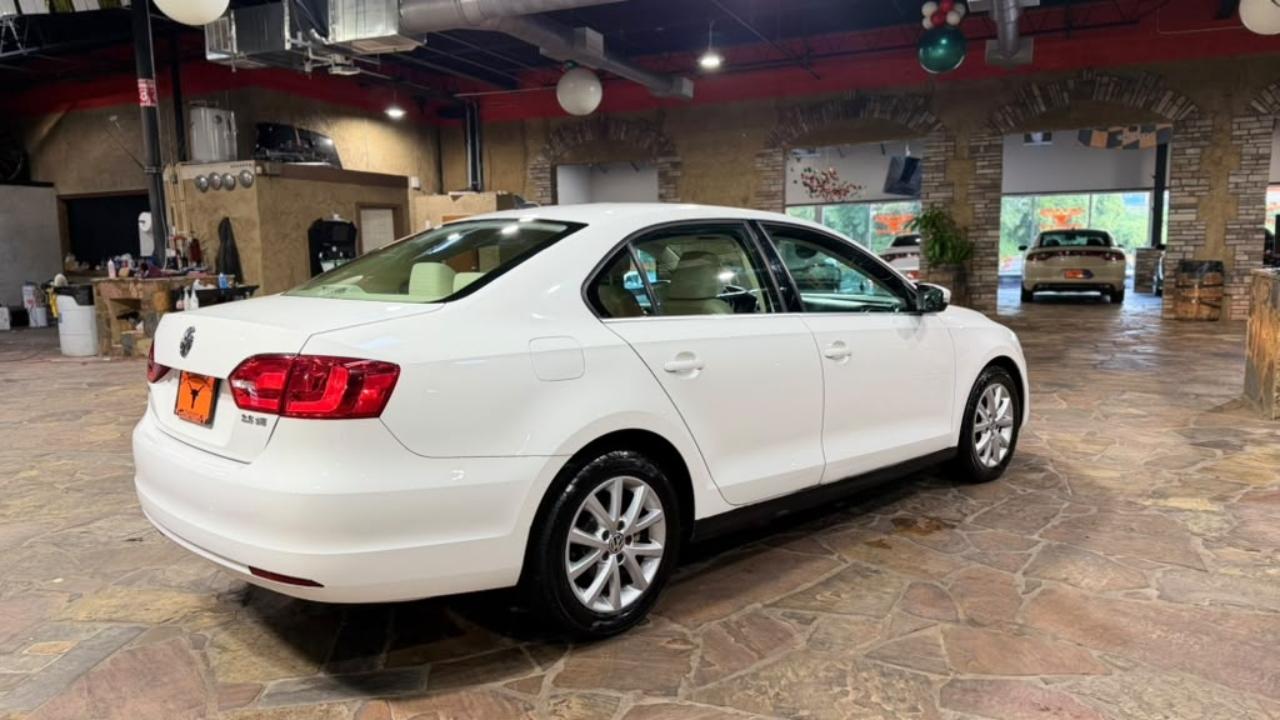 Volkswagen Jetta Sedan 4dr Auto SE PZEV 2013