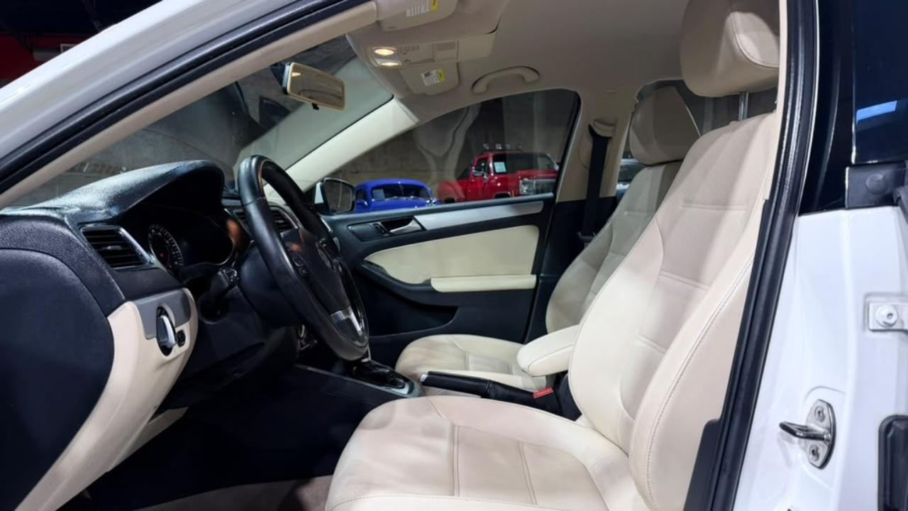 Volkswagen Jetta Sedan 4dr Auto SE PZEV 2013