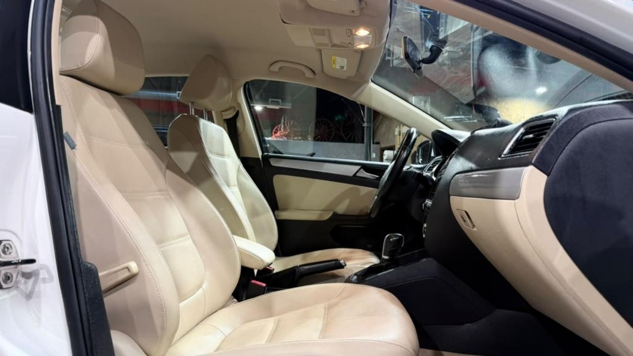 Volkswagen Jetta Sedan 4dr Auto SE PZEV 2013