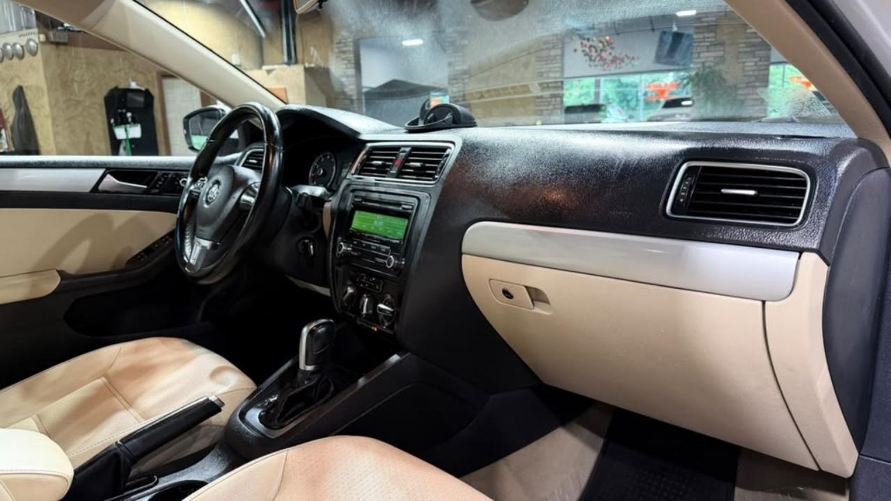 Volkswagen Jetta Sedan 4dr Auto SE PZEV 2013