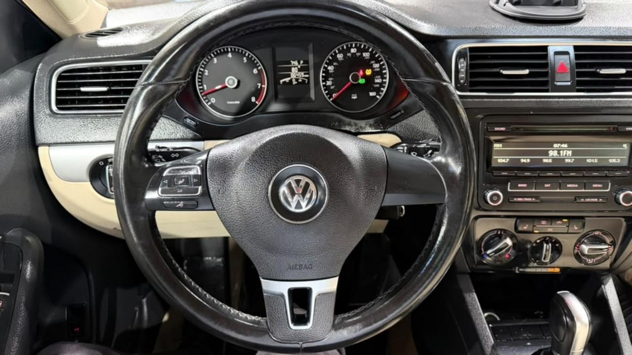Volkswagen Jetta Sedan 4dr Auto SE PZEV 2013