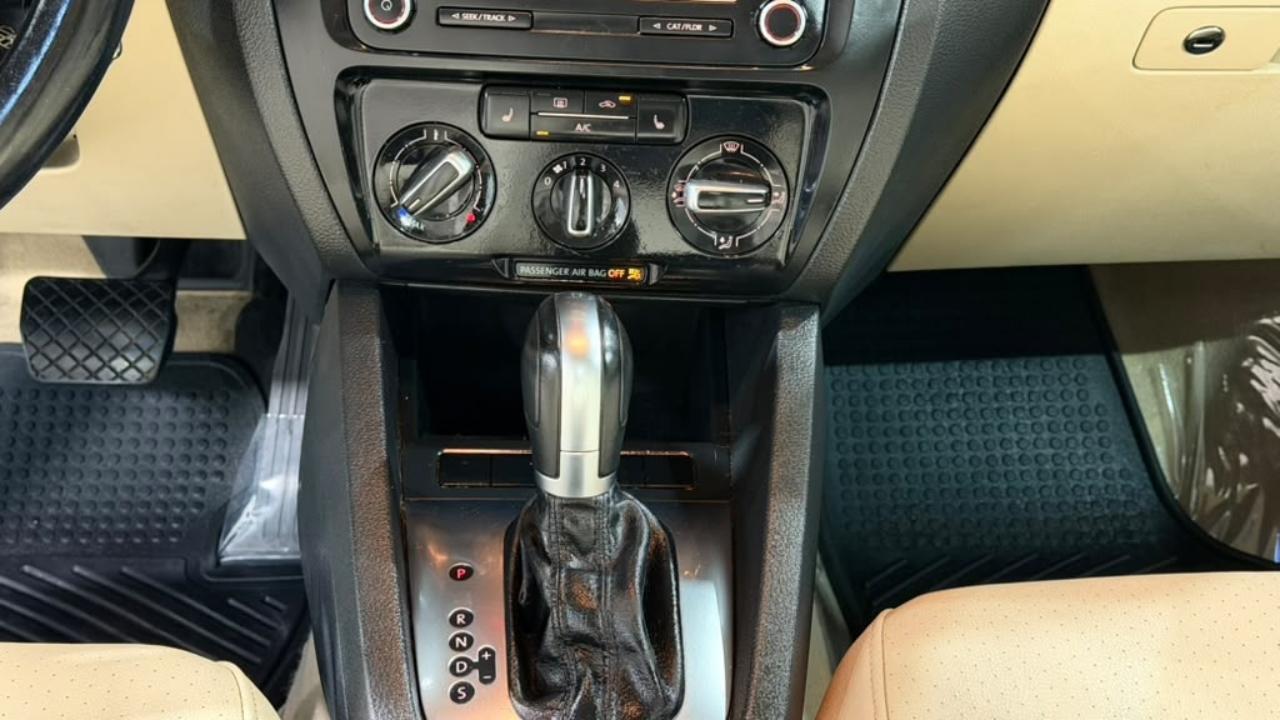 Volkswagen Jetta Sedan 4dr Auto SE PZEV 2013