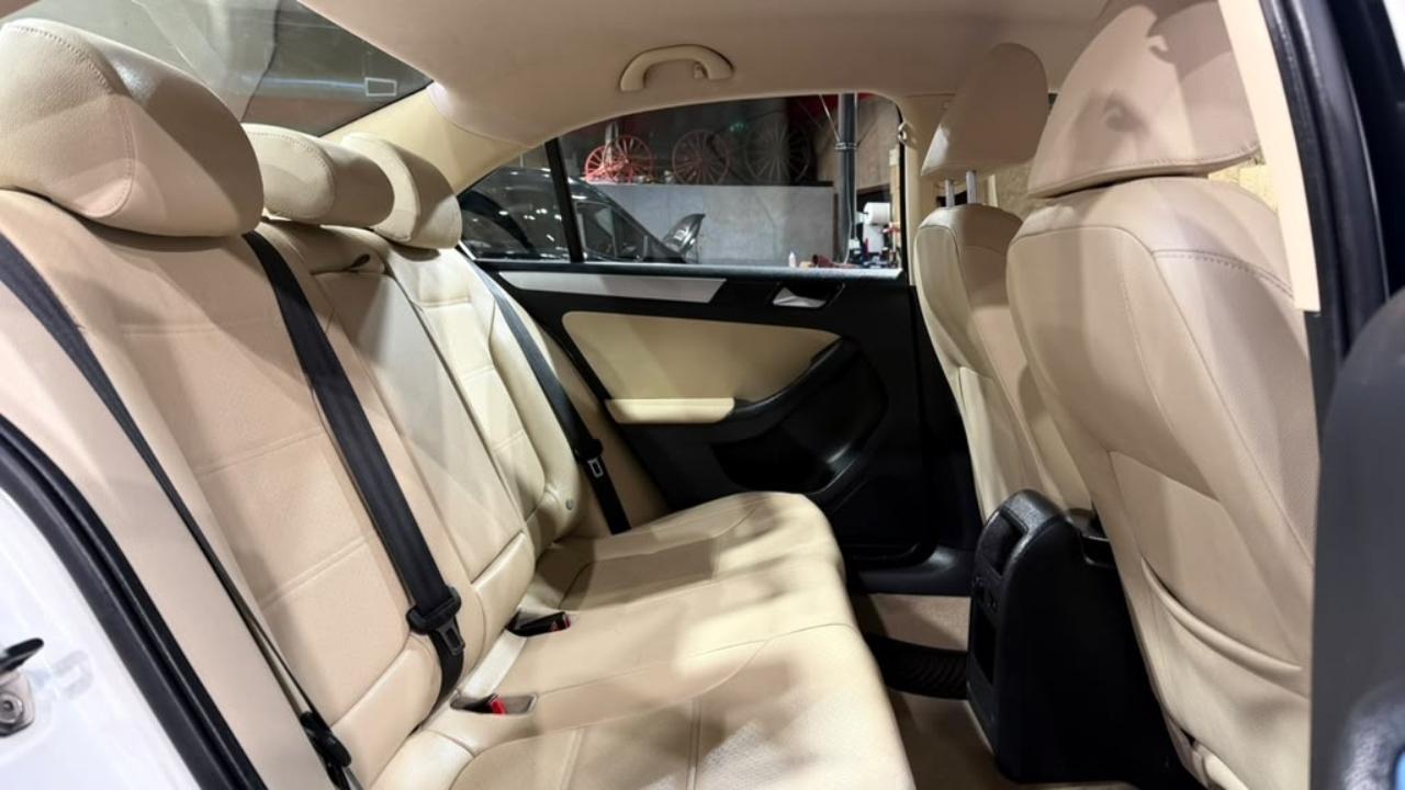Volkswagen Jetta Sedan 4dr Auto SE PZEV 2013
