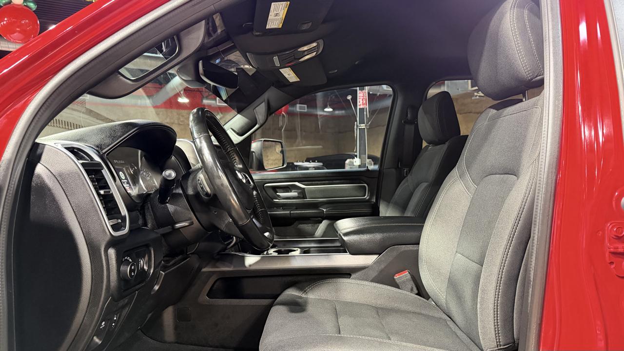 RAM 1500 Big Horn 4x4 Crew Cab 5'7" Box 2020