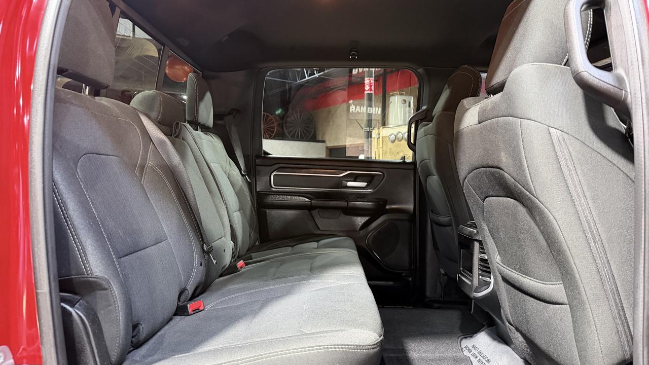 RAM 1500 Big Horn 4x4 Crew Cab 5'7" Box 2020