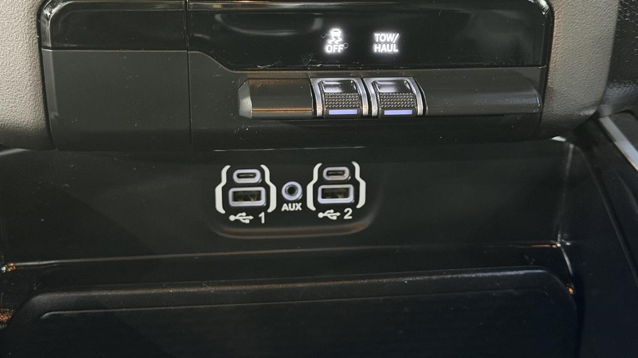 RAM 1500 Big Horn 4x4 Crew Cab 5'7" Box 2020