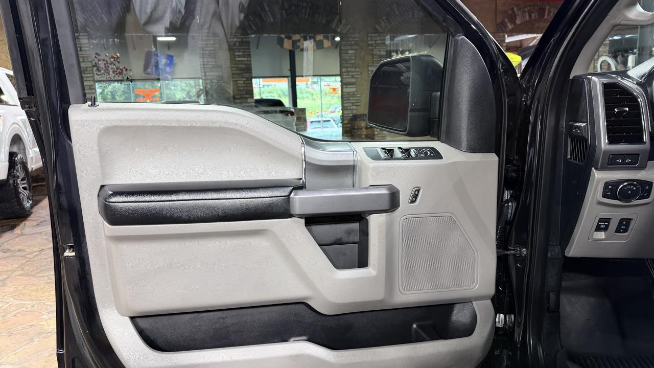 Ford F-150 2WD SuperCrew 139" XLT 2020