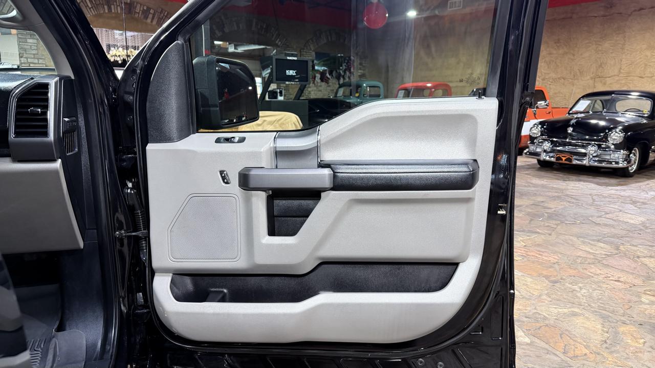 Ford F-150 2WD SuperCrew 139" XLT 2020