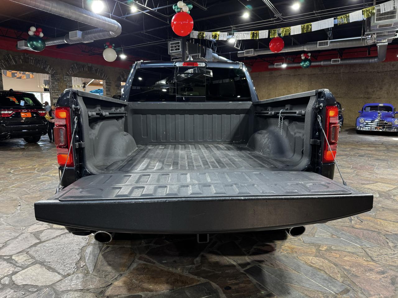 RAM 1500 Laramie 4x4 Crew Cab 5'7" Box 2020