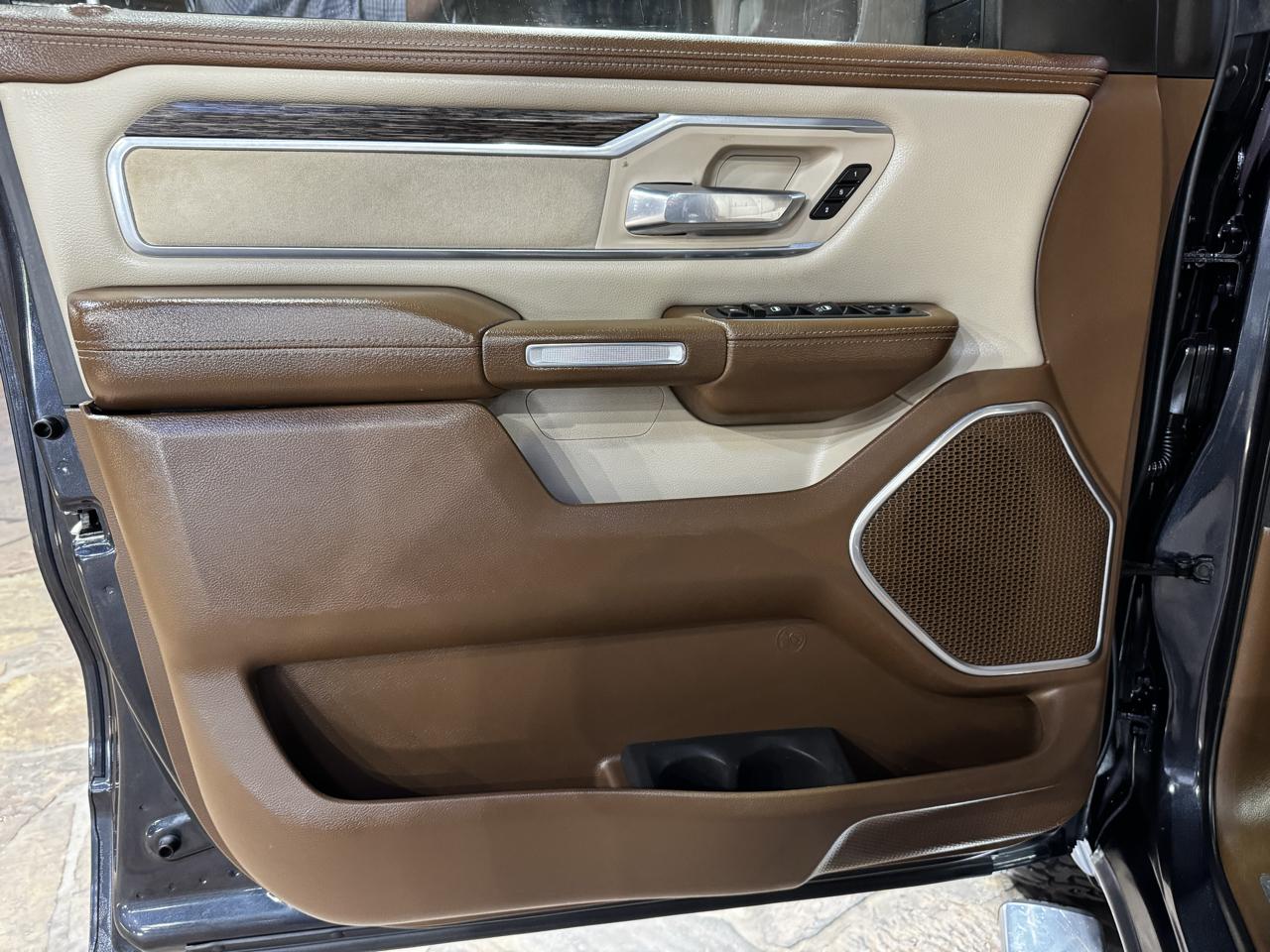 RAM 1500 Laramie 4x4 Crew Cab 5'7" Box 2020
