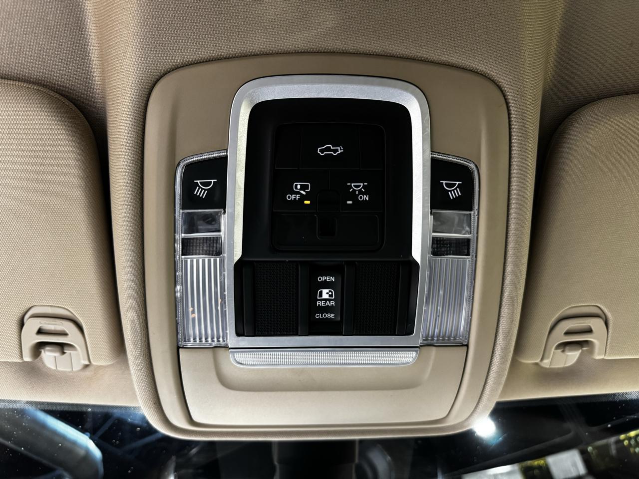 RAM 1500 Laramie 4x4 Crew Cab 5'7" Box 2020