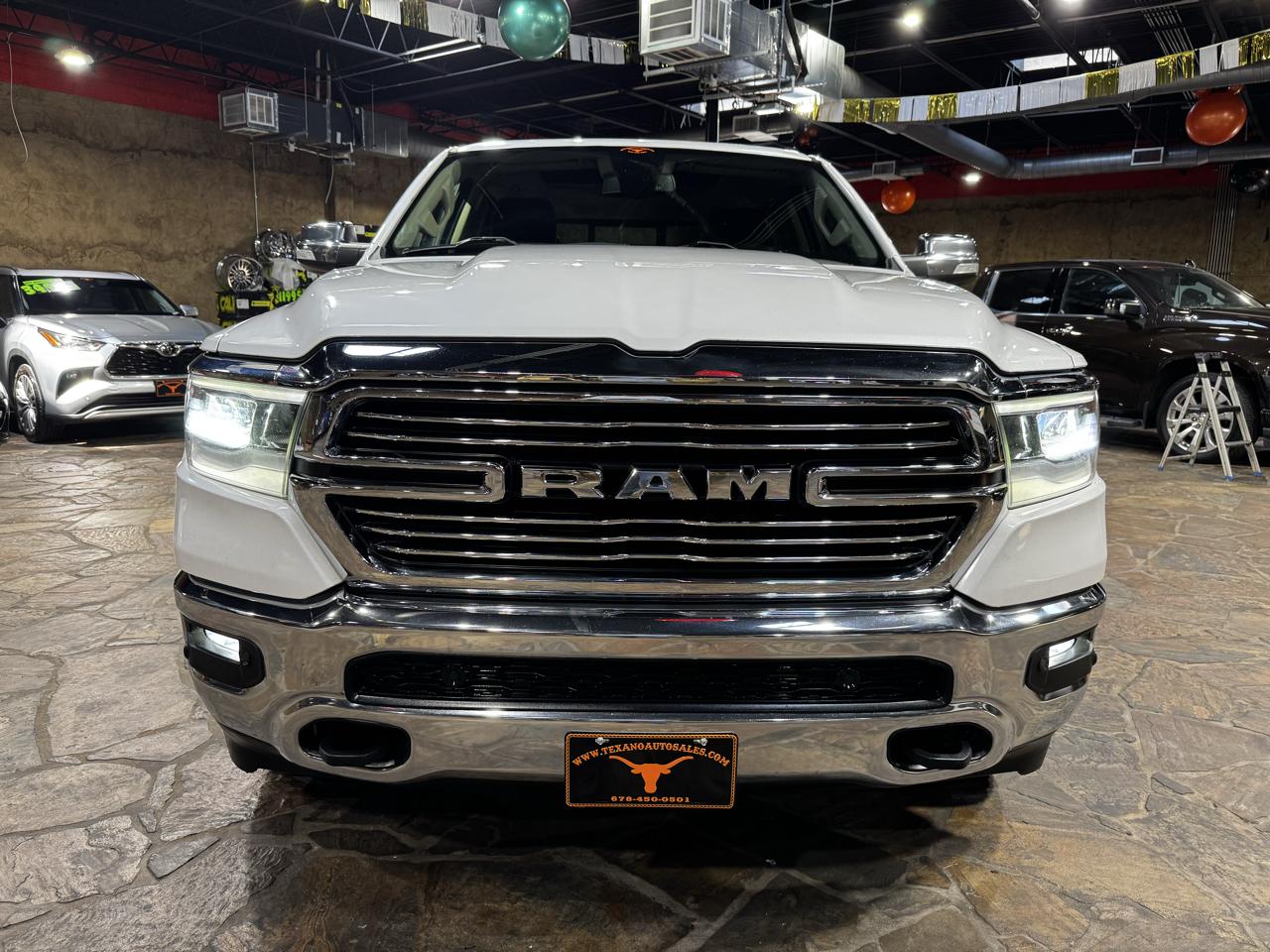 RAM 1500 Laramie 4x4 Crew Cab 5'7" Box 2020
