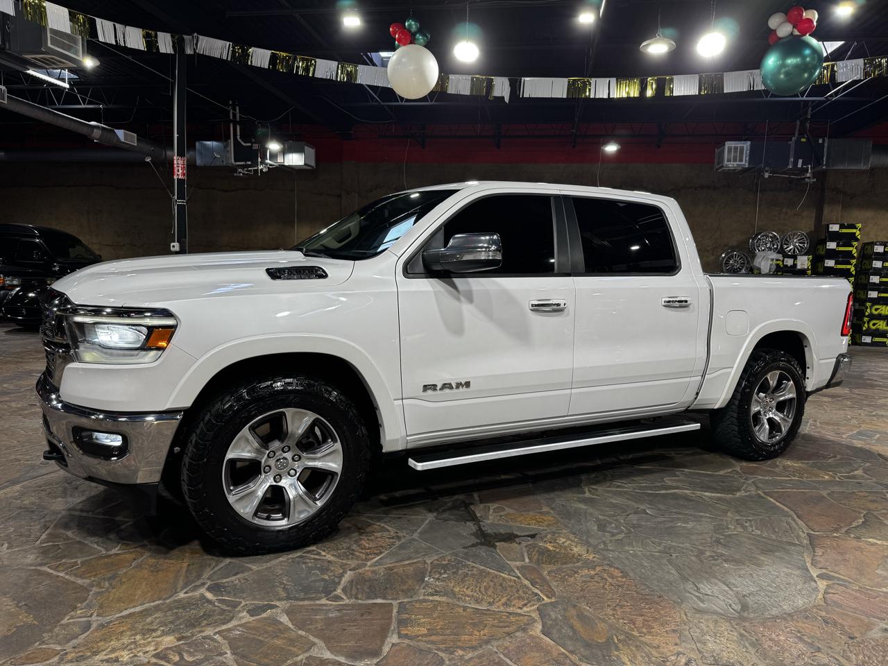 RAM 1500 Laramie 4x4 Crew Cab 5'7" Box 2020