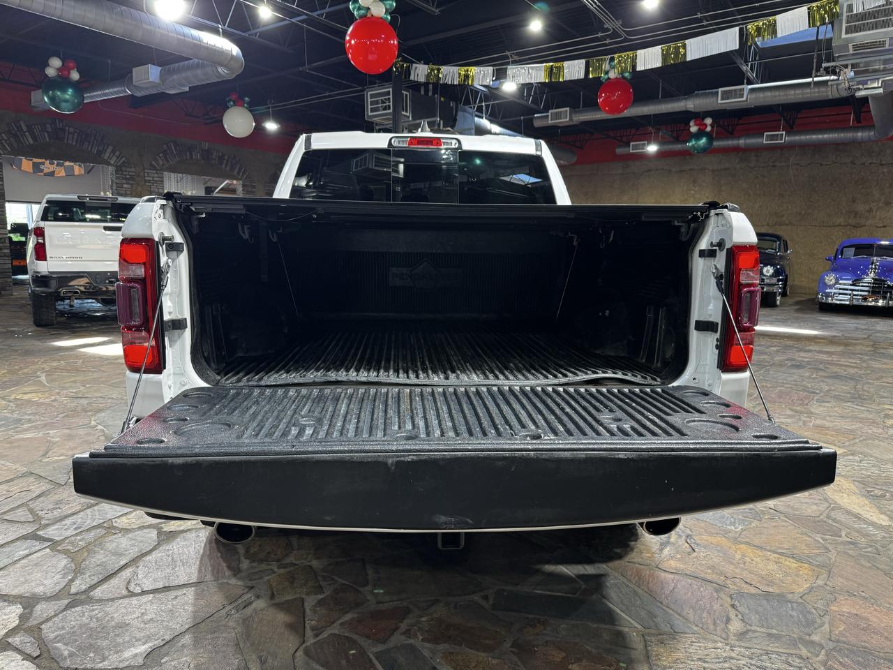 RAM 1500 Laramie 4x4 Crew Cab 5'7" Box 2020