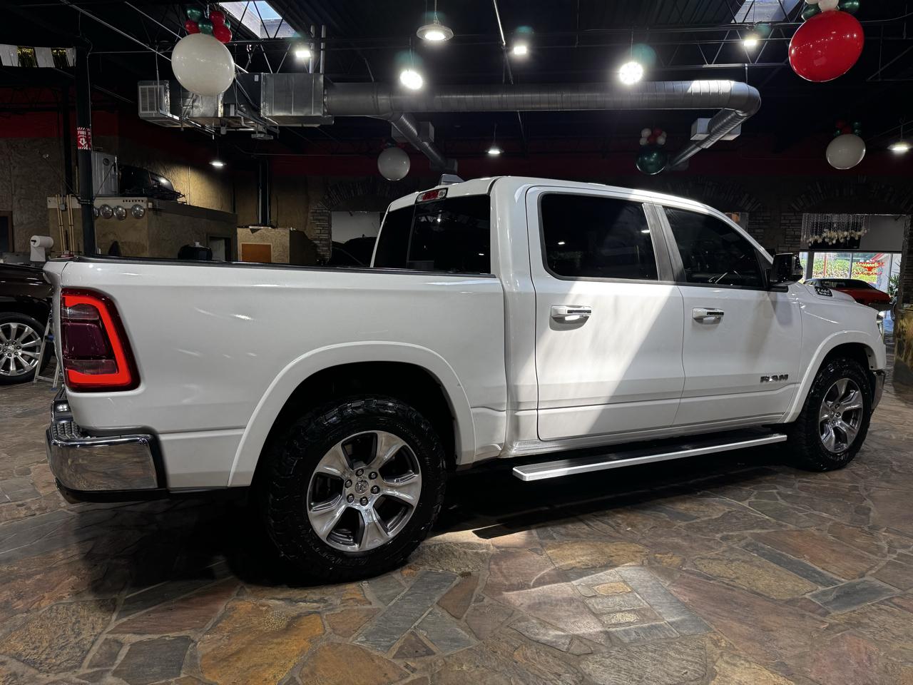 RAM 1500 Laramie 4x4 Crew Cab 5'7" Box 2020