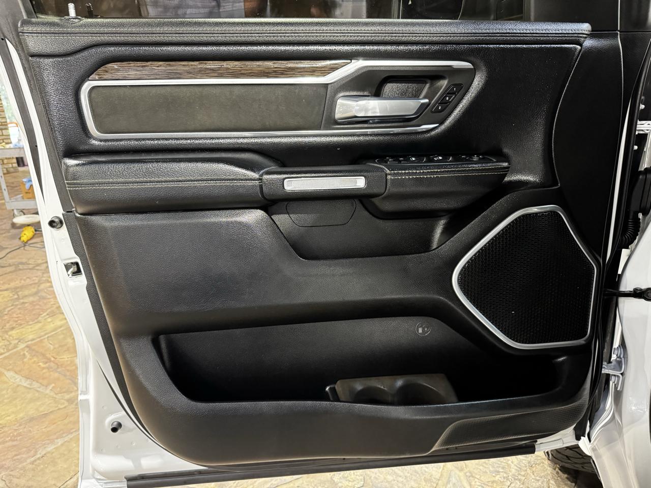 RAM 1500 Laramie 4x4 Crew Cab 5'7" Box 2020