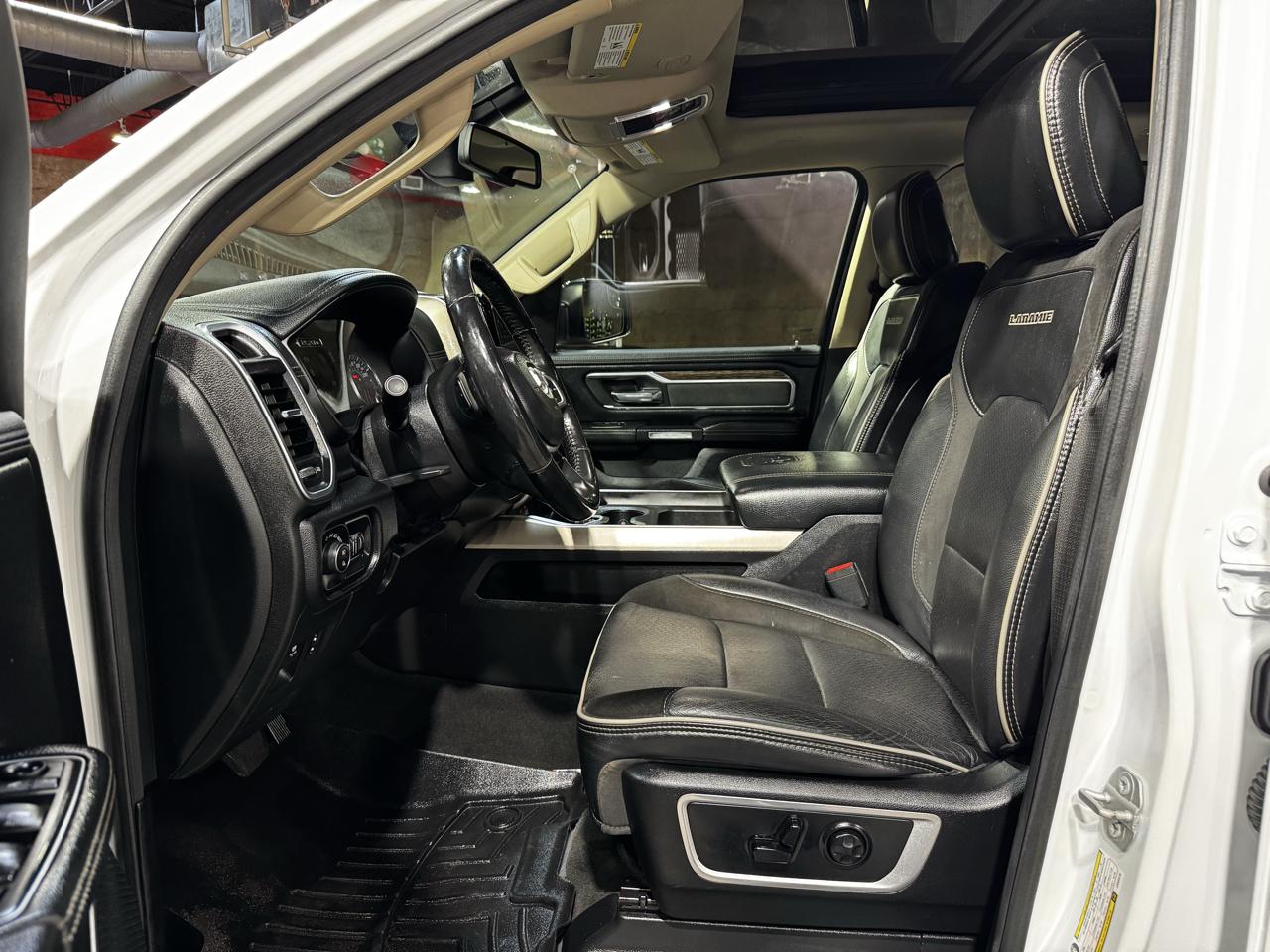 RAM 1500 Laramie 4x4 Crew Cab 5'7" Box 2020
