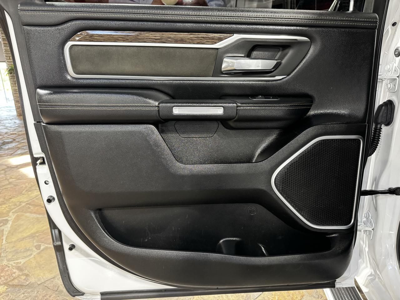 RAM 1500 Laramie 4x4 Crew Cab 5'7" Box 2020