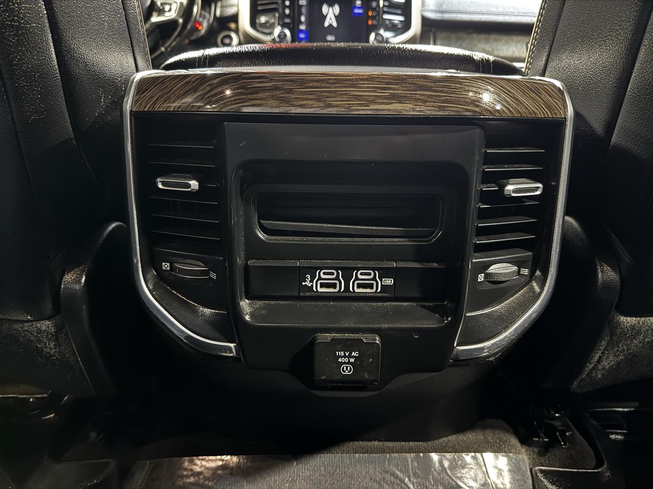 RAM 1500 Laramie 4x4 Crew Cab 5'7" Box 2020