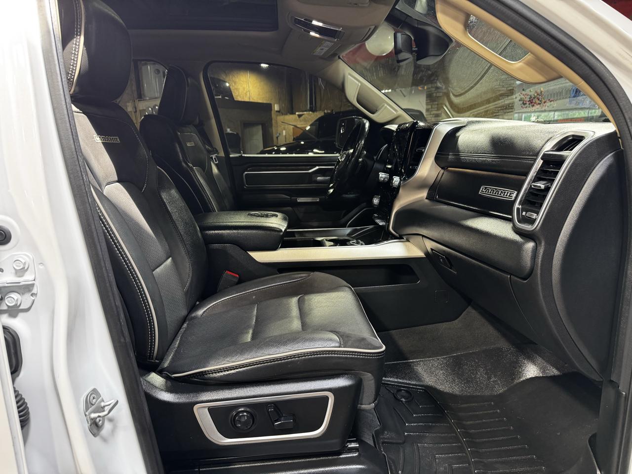 RAM 1500 Laramie 4x4 Crew Cab 5'7" Box 2020
