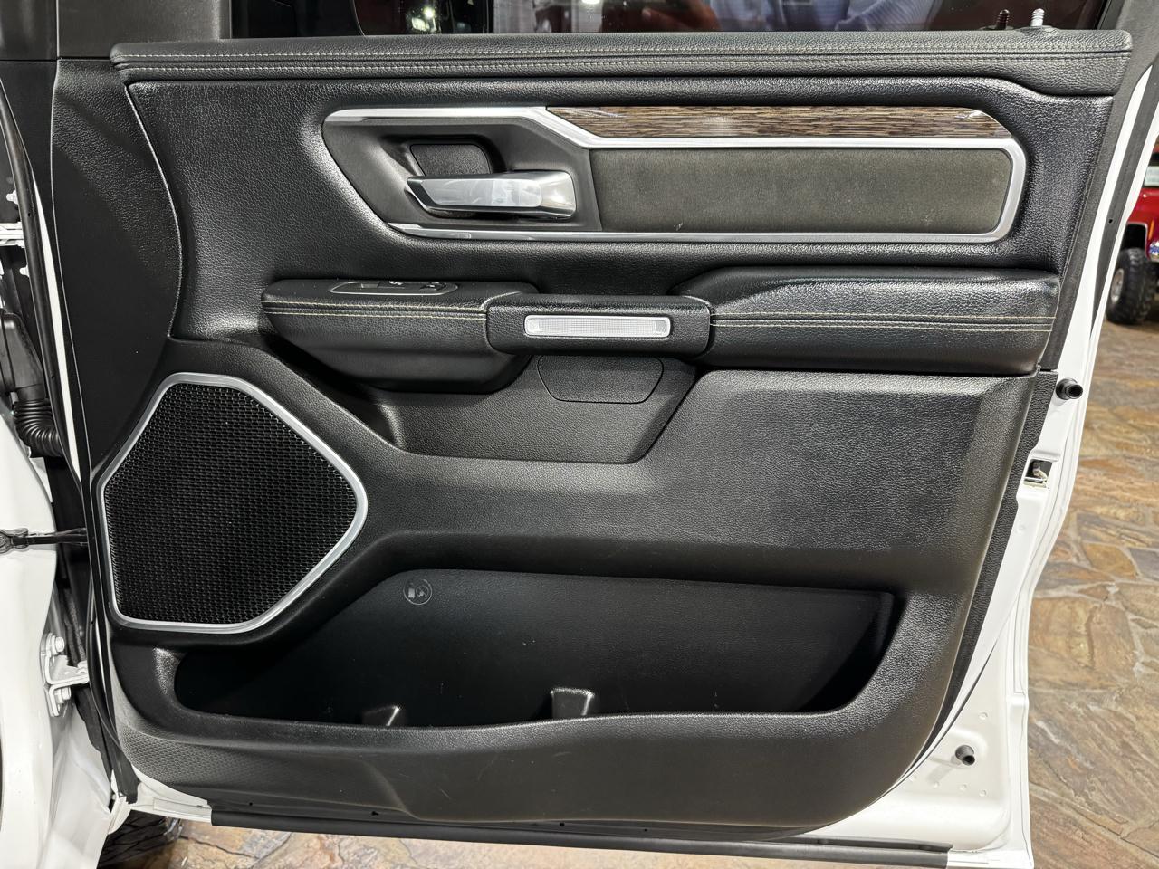RAM 1500 Laramie 4x4 Crew Cab 5'7" Box 2020