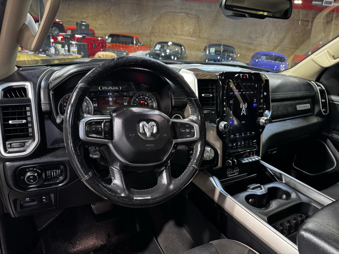 RAM 1500 Laramie 4x4 Crew Cab 5'7" Box 2020