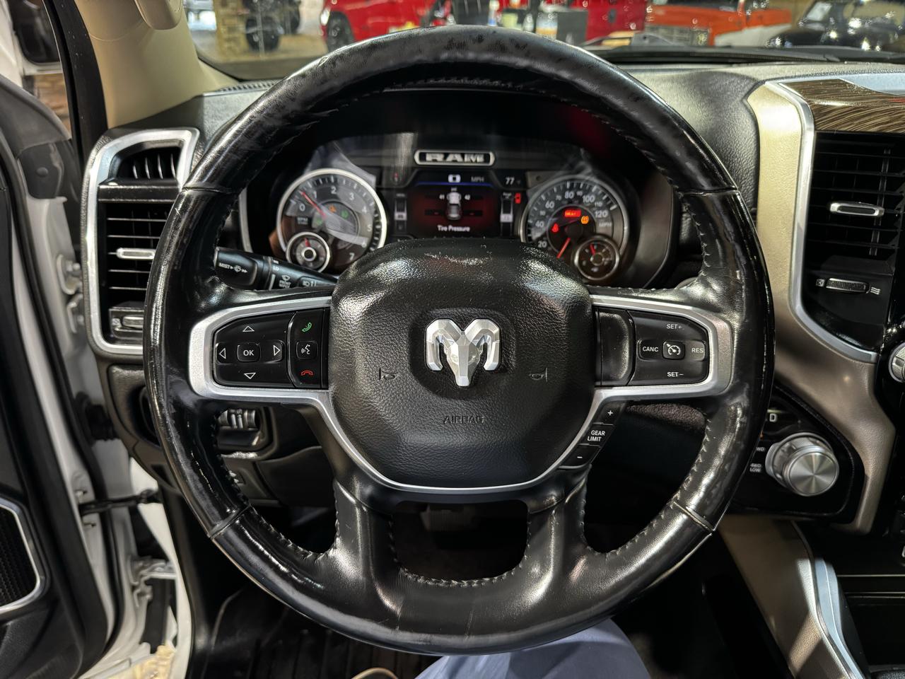 RAM 1500 Laramie 4x4 Crew Cab 5'7" Box 2020