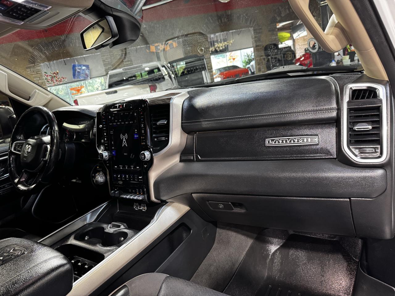 RAM 1500 Laramie 4x4 Crew Cab 5'7" Box 2020