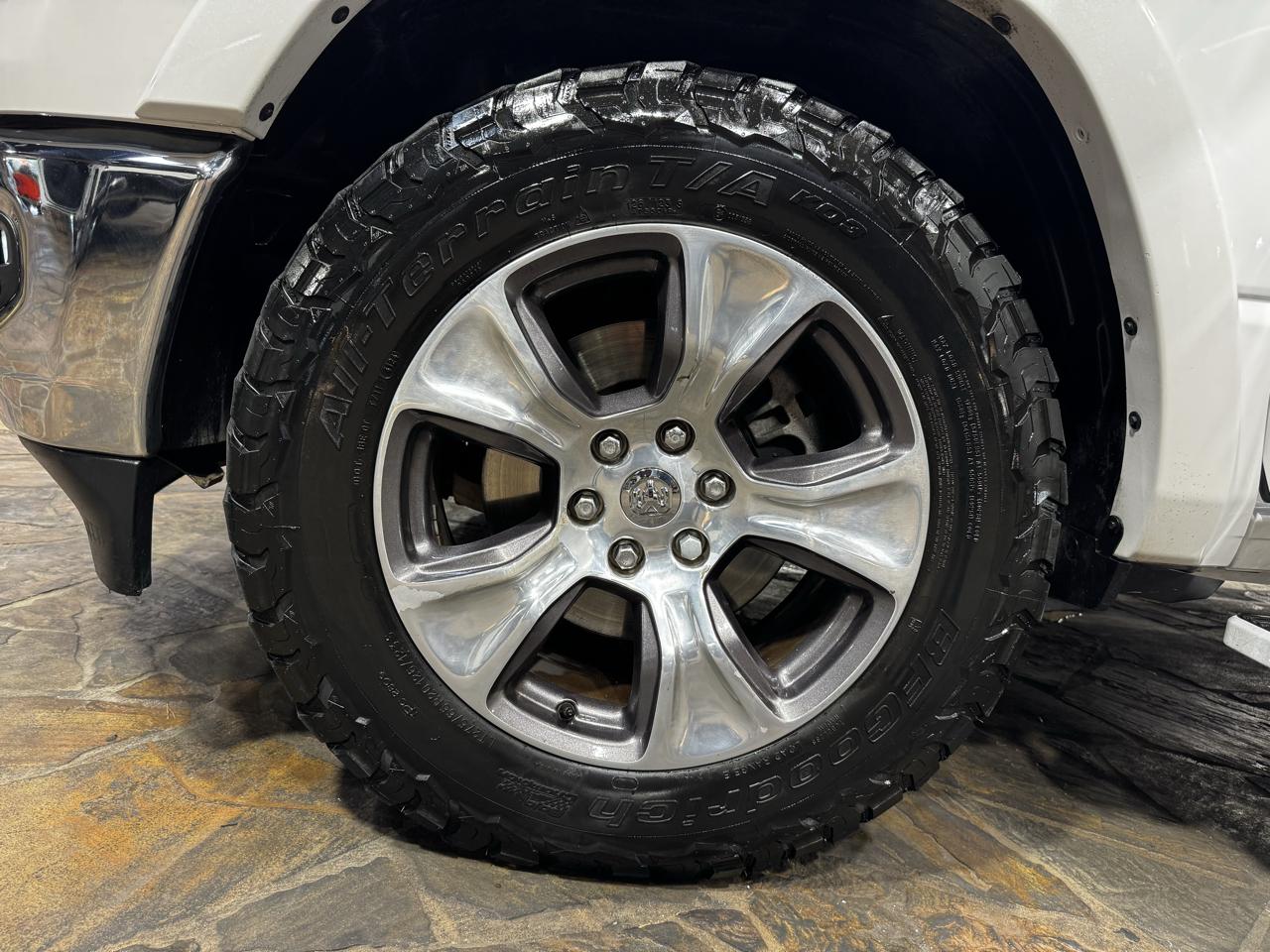 RAM 1500 Laramie 4x4 Crew Cab 5'7" Box 2020