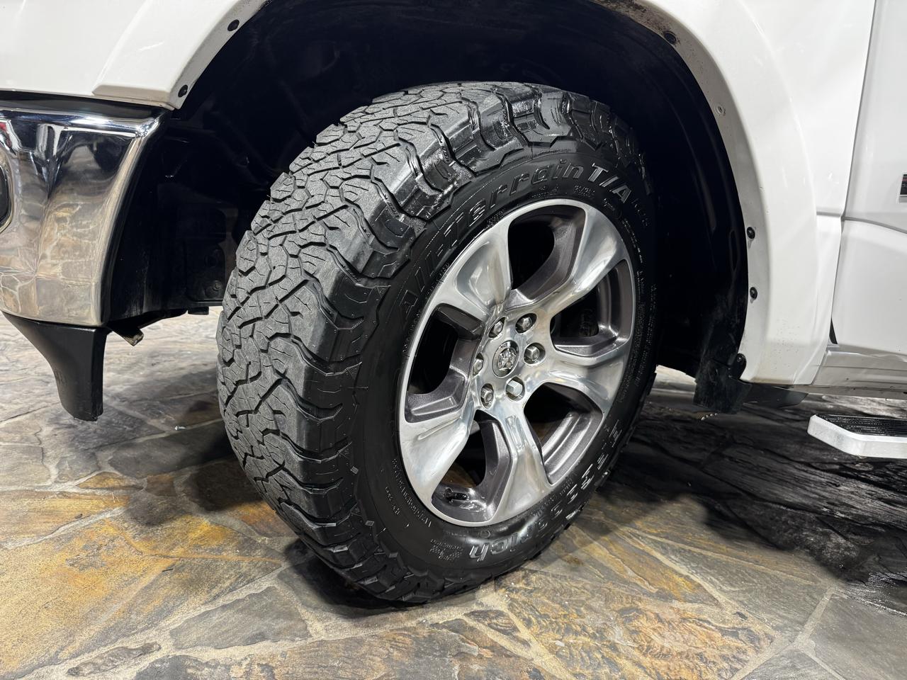 RAM 1500 Laramie 4x4 Crew Cab 5'7" Box 2020