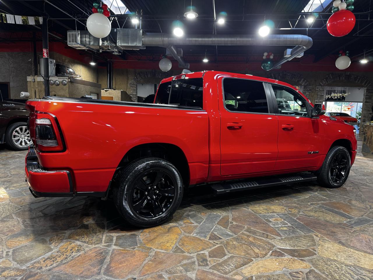 RAM 1500 Big Horn 4x4 Crew Cab 5'7" Box 2020