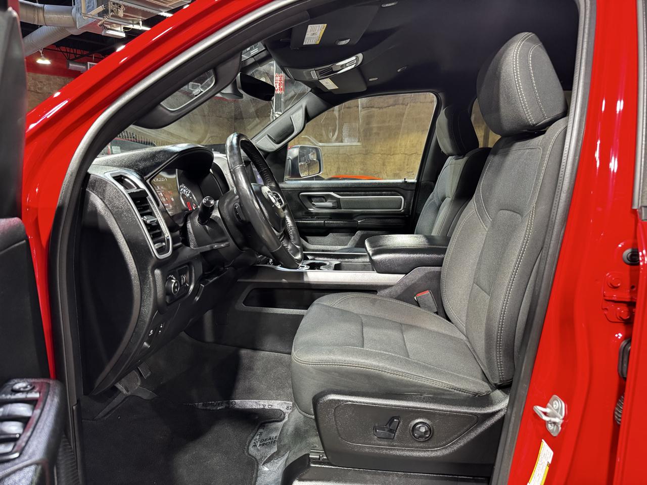 RAM 1500 Big Horn 4x4 Crew Cab 5'7" Box 2020