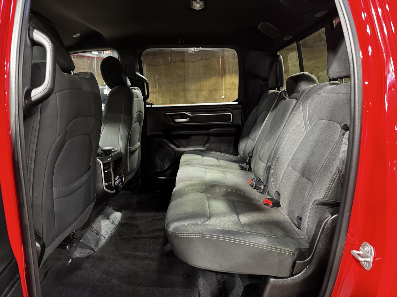 RAM 1500 Big Horn 4x4 Crew Cab 5'7" Box 2020