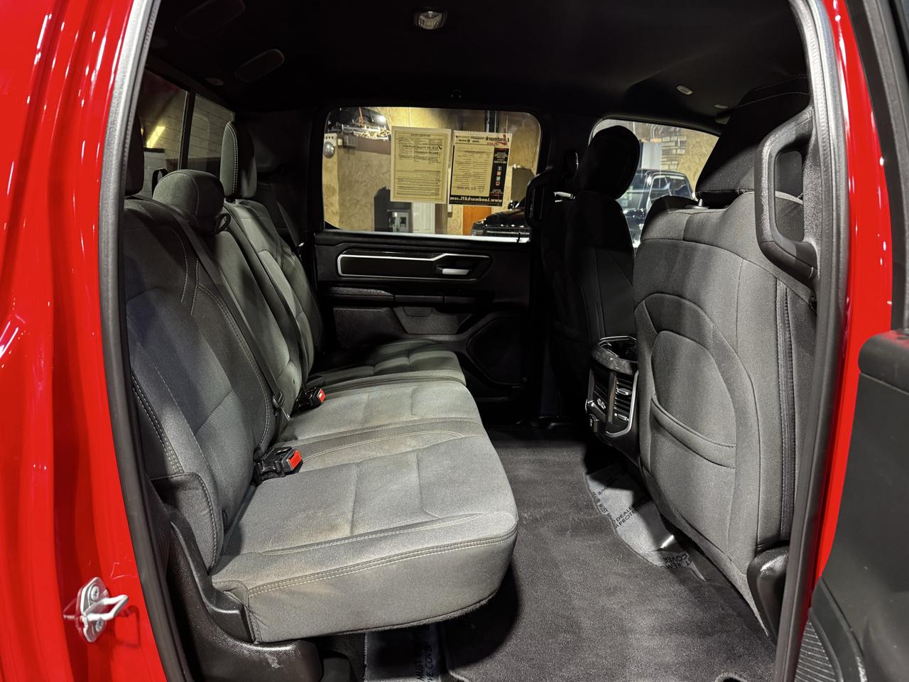 RAM 1500 Big Horn 4x4 Crew Cab 5'7" Box 2020
